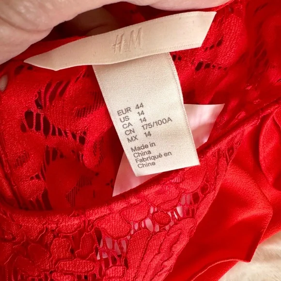 H&M Vibrant Red Midi Dress with Lace Detail-0003 - Picture 4 of 5